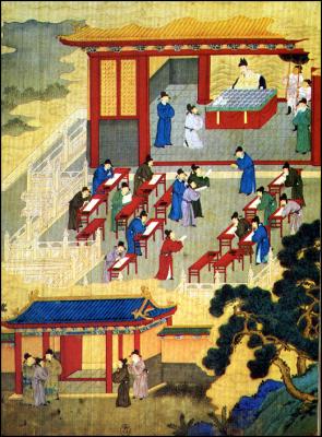 Una experi&egrave;ncia fent ex&agrave;mens...